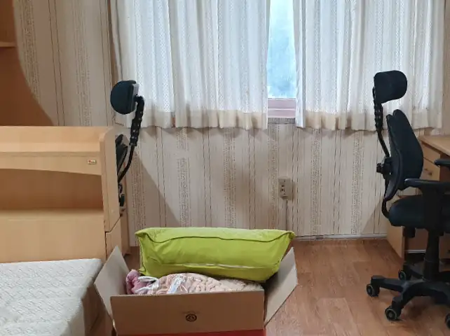 기숙사로 이동한 짐꾸러미